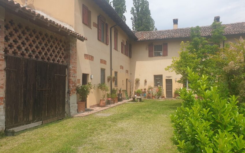 Lodi, Cascina Carazzina, casetta di 3 loc. semi/indip.
