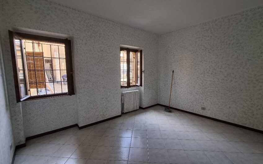 San Martino in Strada, centro paese, 3 locali + servizi
