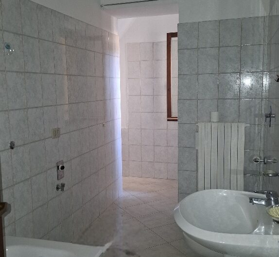 San Martino in Strada, centro paese, 3 locali + servizi