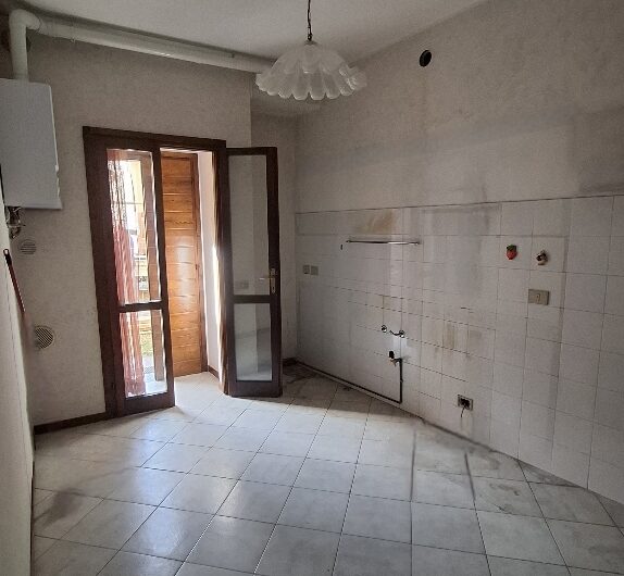 San Martino in Strada, centro paese, 3 locali + servizi