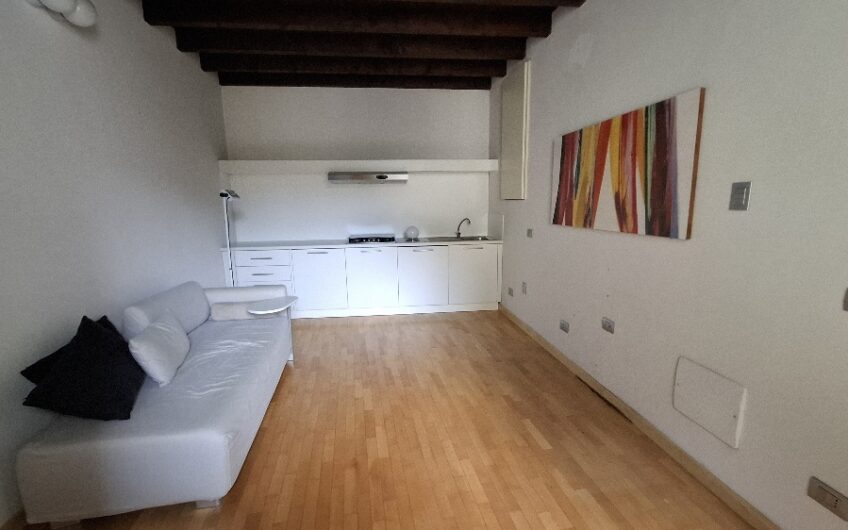 Lodi, Zona Giardini,a due passi dal centro, 2 loc. + cantina