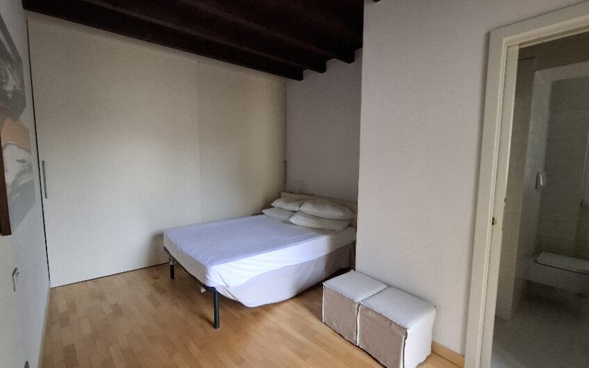 Lodi, Zona Giardini,a due passi dal centro, 2 loc. + cantina
