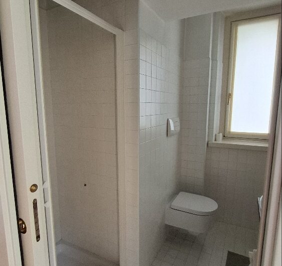 Lodi, Zona Giardini,a due passi dal centro, 2 loc. + cantina