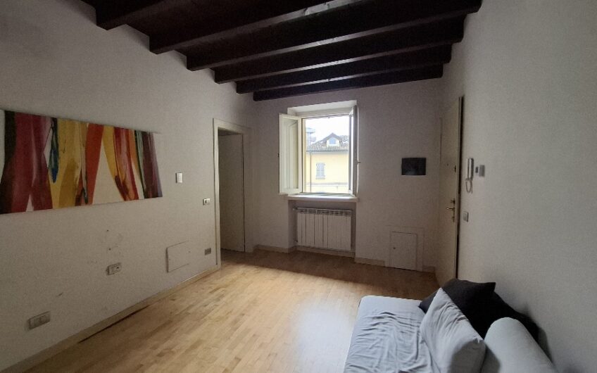 Lodi, Zona Giardini,a due passi dal centro, 2 loc. + cantina