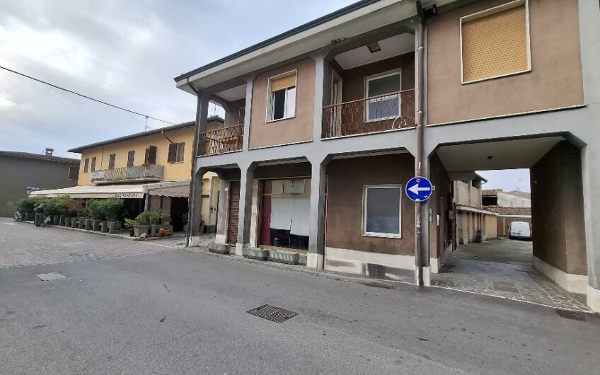 San Martino in Strada, centro paese, 3 locali con box