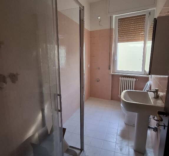 San Martino in Strada, centro paese, 3 locali con box